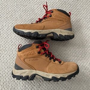 Columbia Newton Ridge Plus II Men’s Waterproof Tan Suede Hiking Boots Red Laces